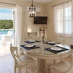 Captain's Quarters At Captains Apartment