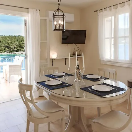 Captain's Quarters At Fiscardo Waterfront-feel The Breeze Apartamento